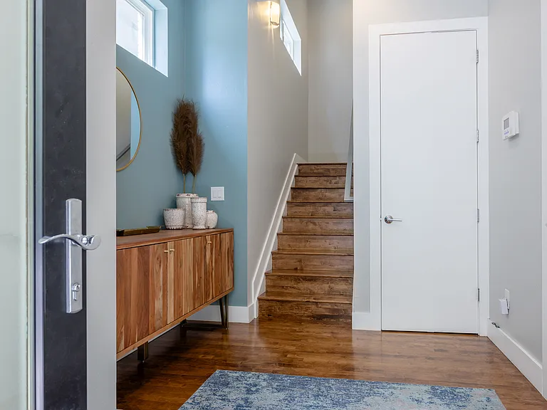 1st Level entry with 2 large closets