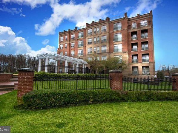 680 Watermans Dr APT 301, Woodbridge, VA 22191