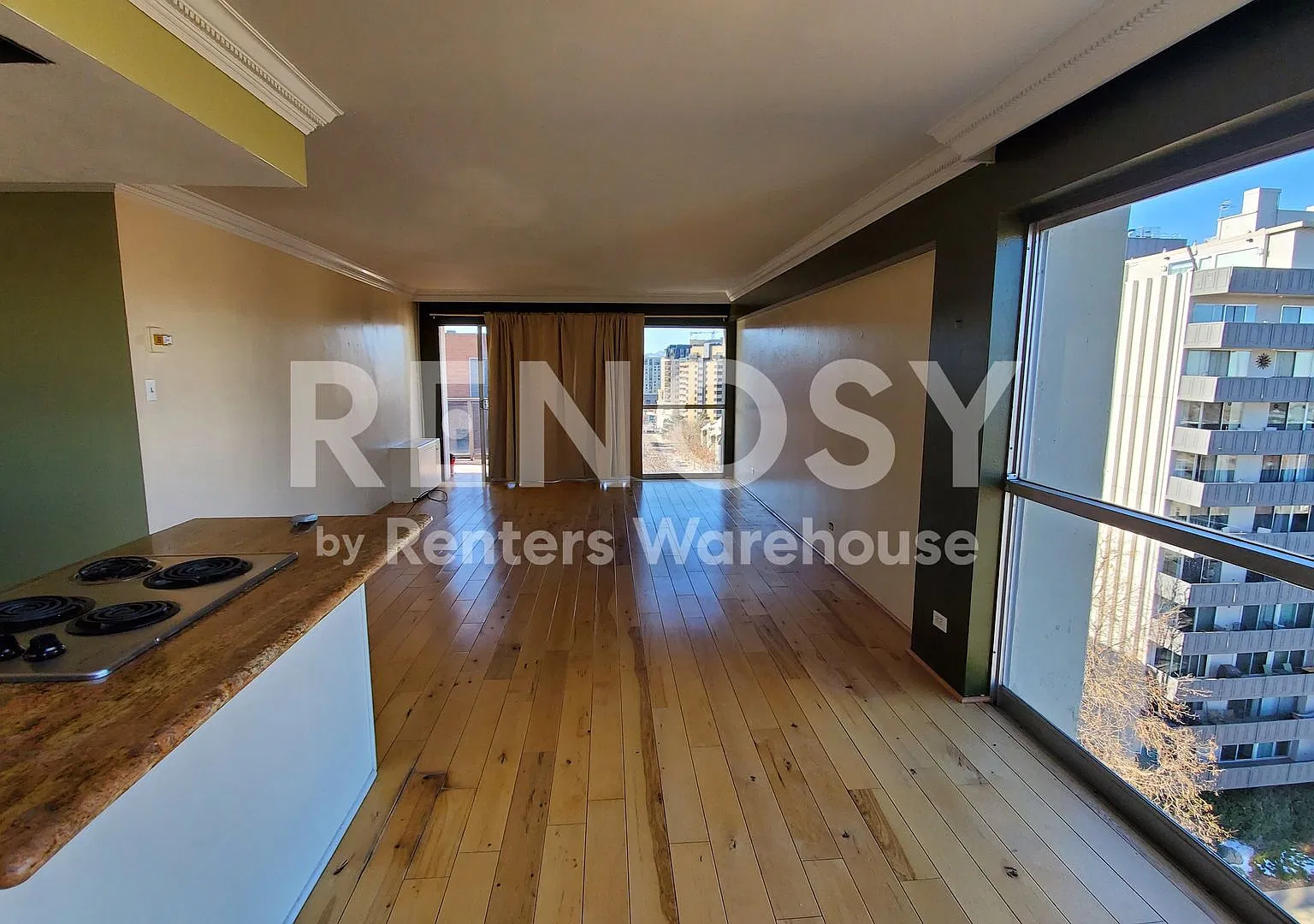 888 N Logan St — Photo 4