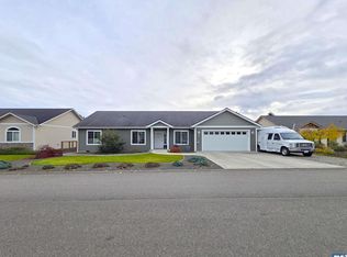 32 E Cobblestone Ln, Sequim, WA 98382