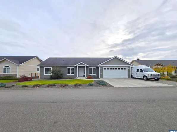 32 E Cobblestone Ln, Sequim, WA 98382