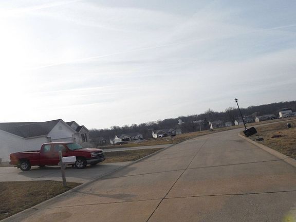 4th image of 704 Woodview Meadows Dr