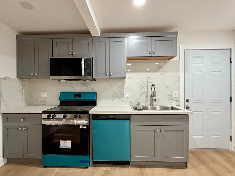 151 N 7th St — Photo 1