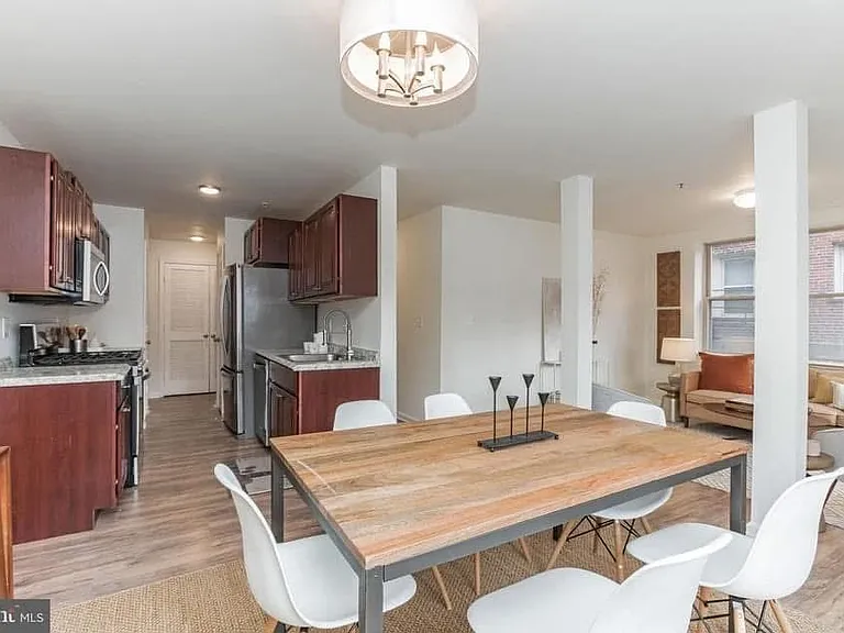1210 Perry St NE — Photo 3