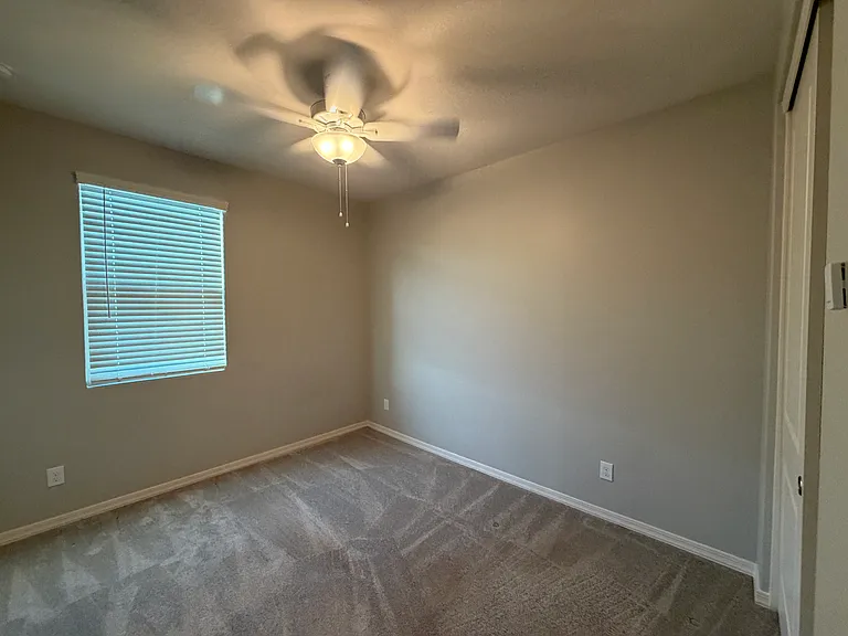 4138 E Jones St — Photo 31