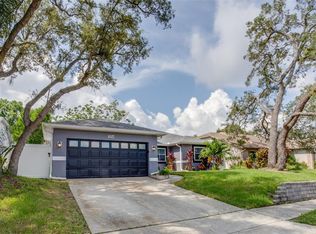 1054 Rolling Oaks Ave, Tarpon Springs, FL 34689