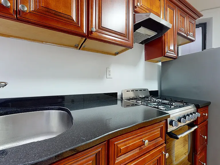 142 W 109th St #2R — Photo 1