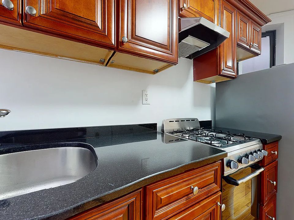 1st image of 142 W 109th St APT 2R