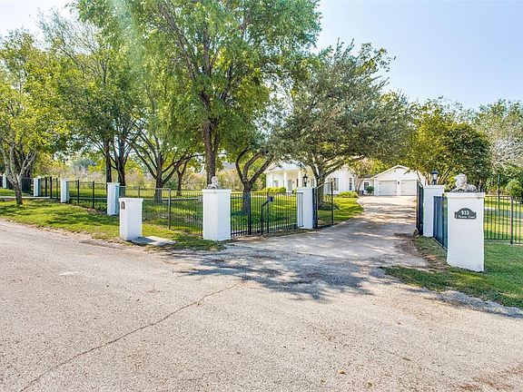 2nd image of 933 E Pradera Ct