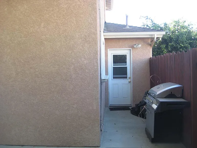2328 E 5th St — Photo 14