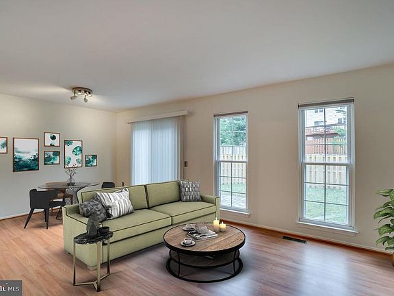 Large open living/ dining area