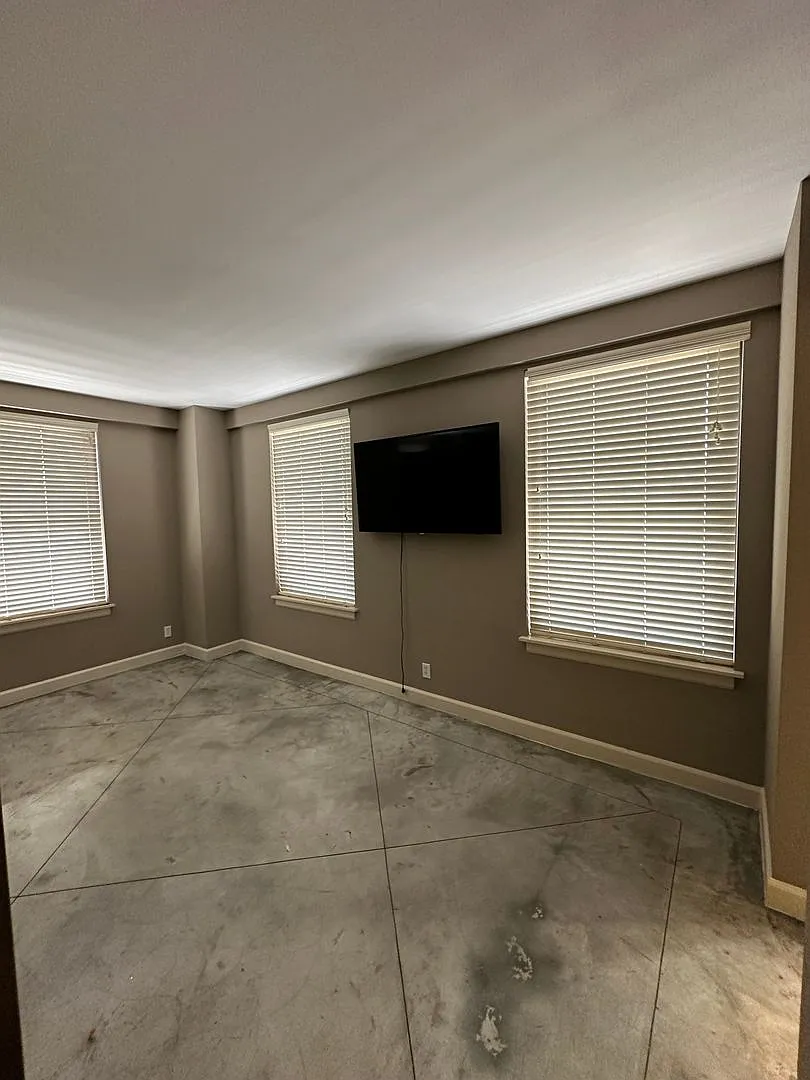 Includes Garage Parking And Indoor Pool! Studio Downtown Memphis Condo In The Historic Claridge H... — Photo 4