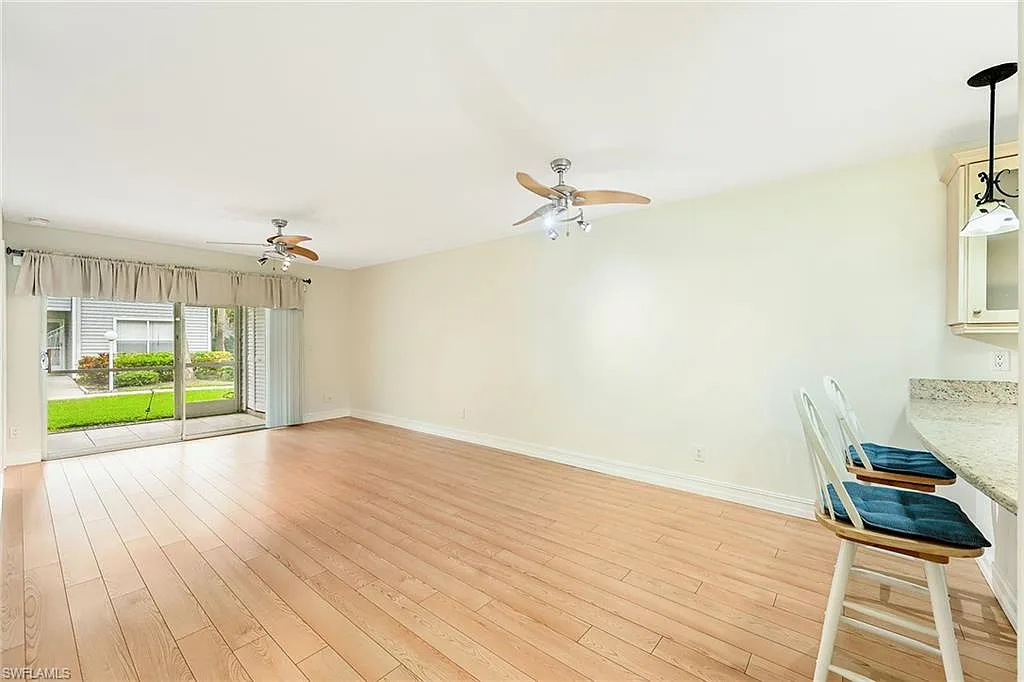 2 bed, 2.0 bath, 947 sqft, $1,750 — Photo 3