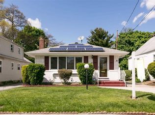 85 W Marshall St, Hempstead, NY 11550