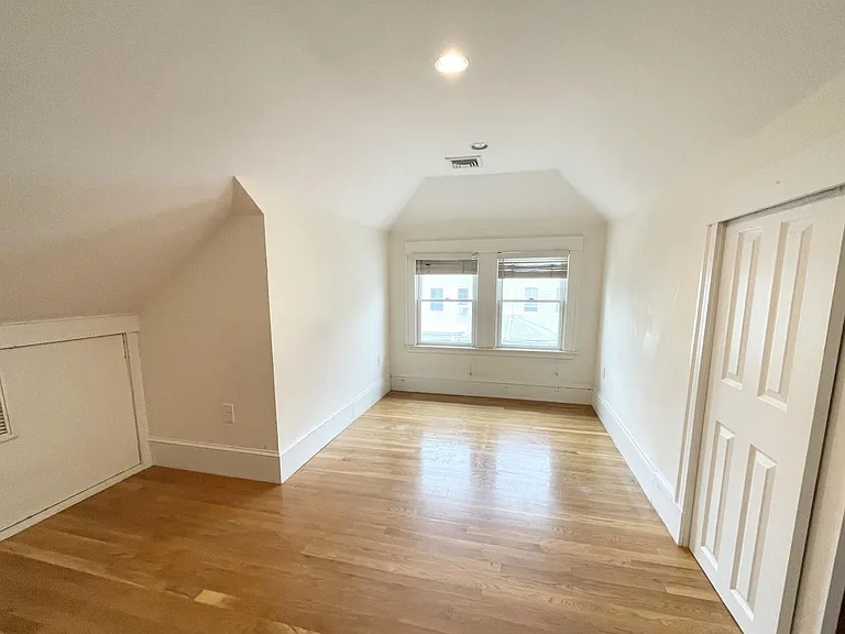15 Sunset St #3 — Photo 4
