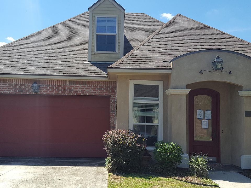 1st image of 105 Woodbranch Dr