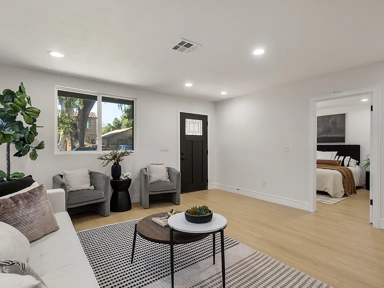 2706 S Cochran Ave — Photo 9