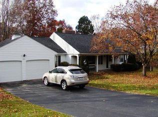 28 Hardwood Hill Rd, Pittsford, NY 14534