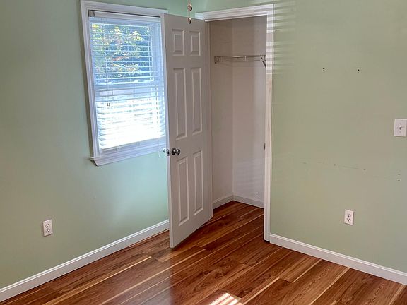 2nd image of 712 Elmwood Dr