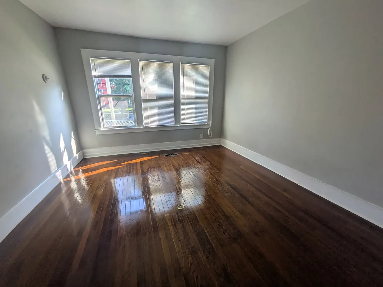 3 bed, $1,575 — Photo 2