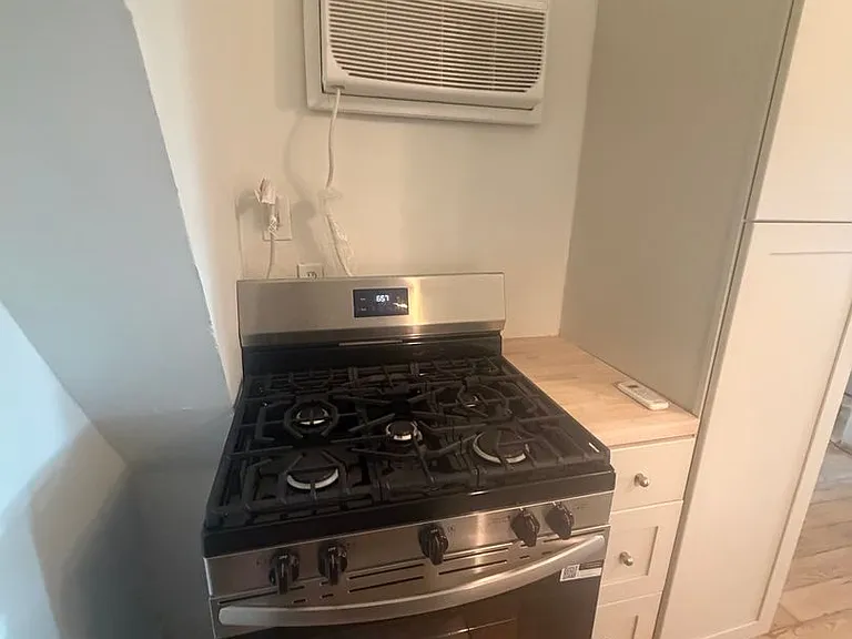 2711 Indiana Ave — Photo 5