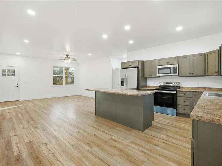 939 Nichols Rd — Photo 5