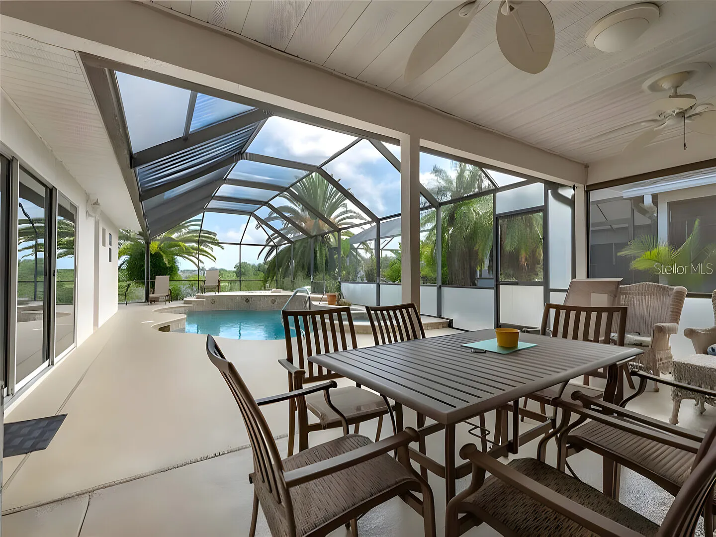 Magnolia 5 BR Pool Home Hot Tub 10 Mins to Disney — Photo 3