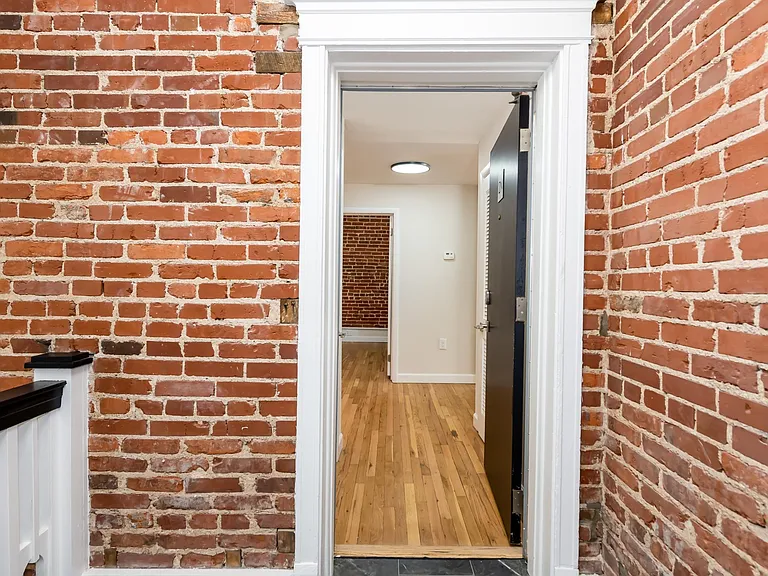 1910 Tower Grove Ave #2L — Photo 13