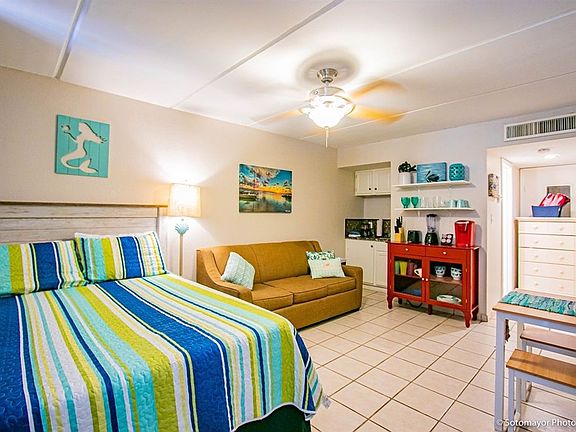 4th image of 110 E Pompano St #409