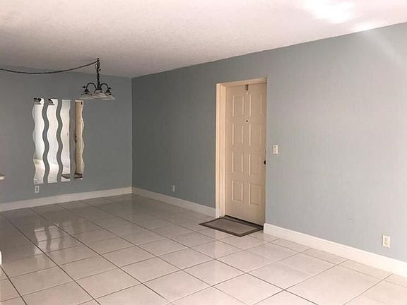 4th image of 207 Foxtail Dr APT C2