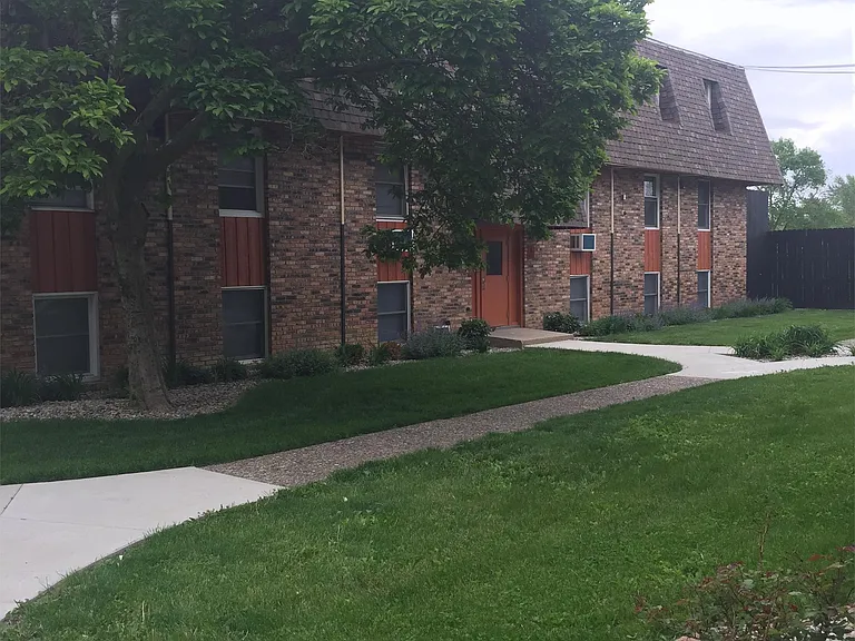 1507 E Washington St — Photo 1