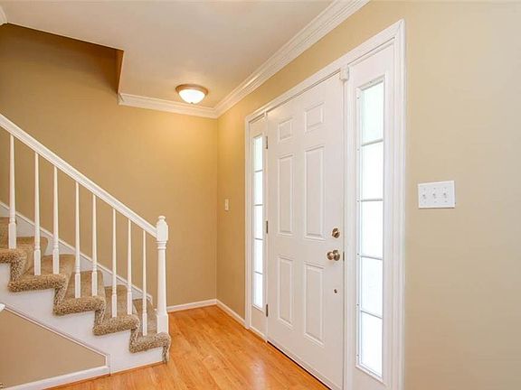 3rd image of 9342 Willow Ct