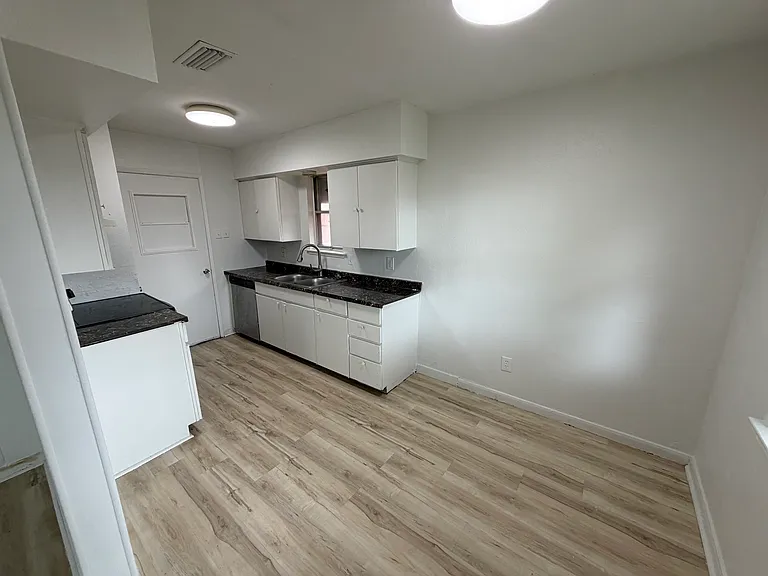 4417 Princeton Dr — Photo 5