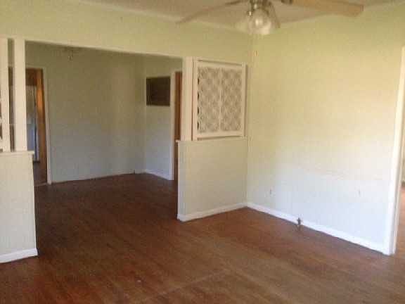 3rd image of 2705 Royal Ave
