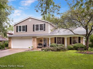 465 Menominee Ln, Naperville, IL 60563