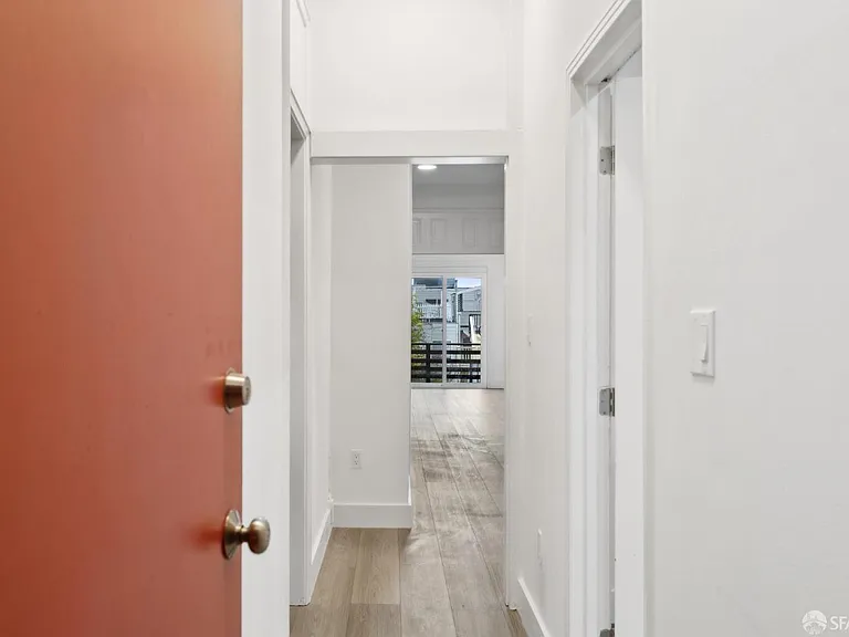 1816 Union St — Photo 8