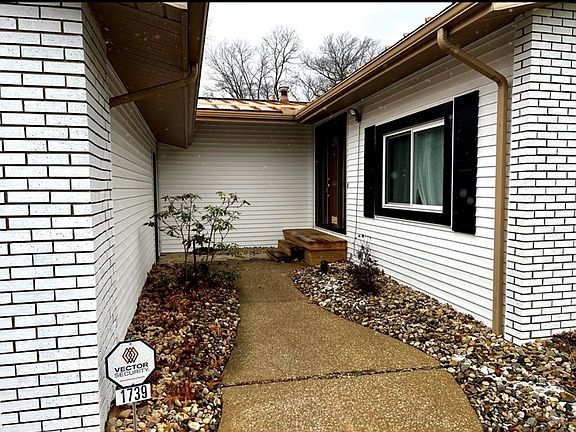 3rd image of 1739 Honeysuckle Dr