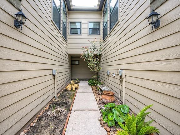 4th image of 2907 Leeland Ave
