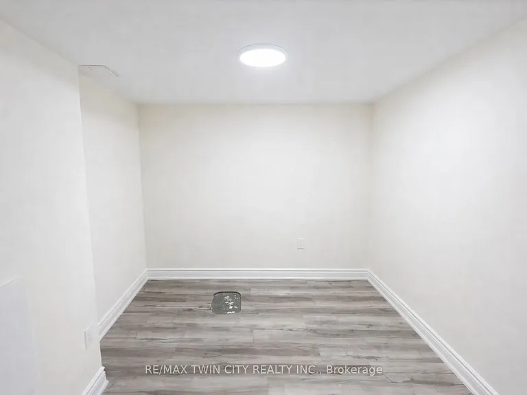 592 Blair Creek Dr W #BASEMENT — Photo 4