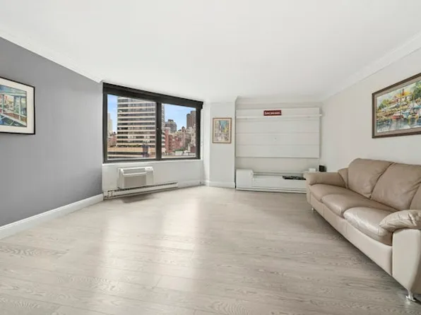 1641 Third Avenue image 3 of 8