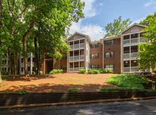 106 Barrington Hills Dr, Sandy Springs, GA