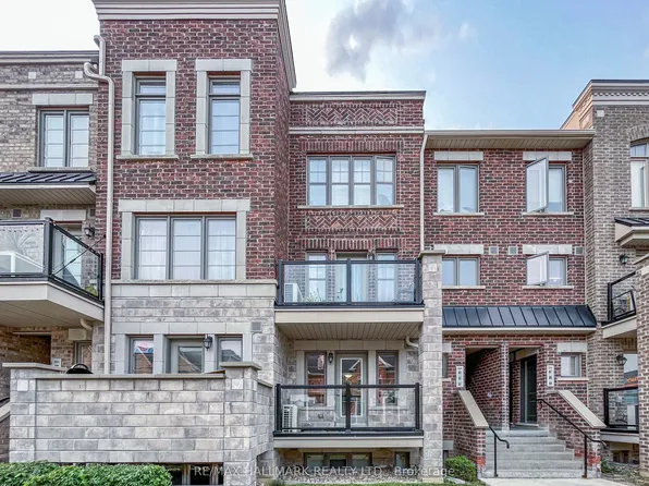 100 Parrotta Dr #92, Toronto, ON M9M 0G1
