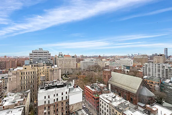 Sold by Douglas Elliman | media 21