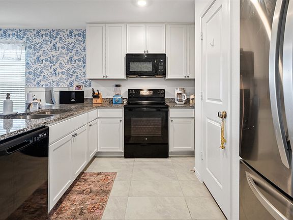 4th image of 228 Boxberry Way