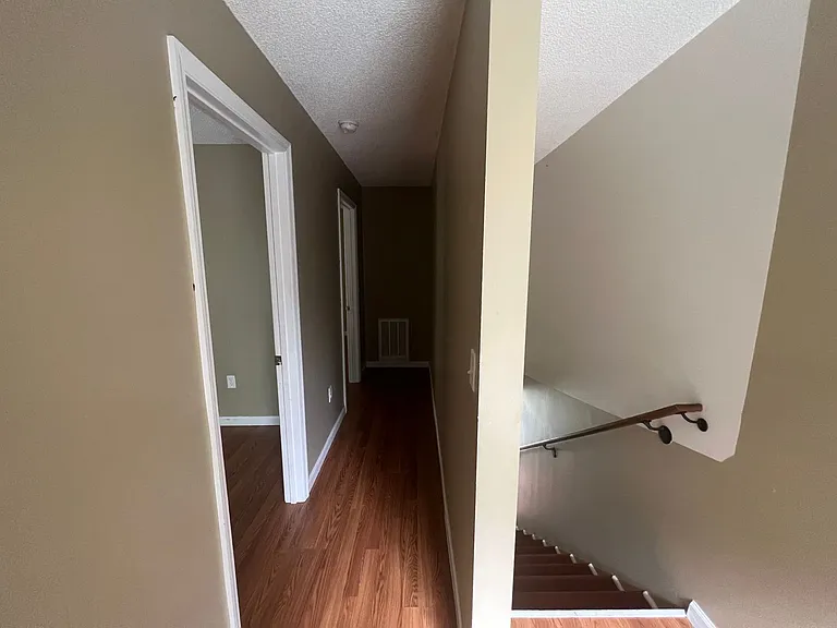 215 Brian Dr — Photo 6