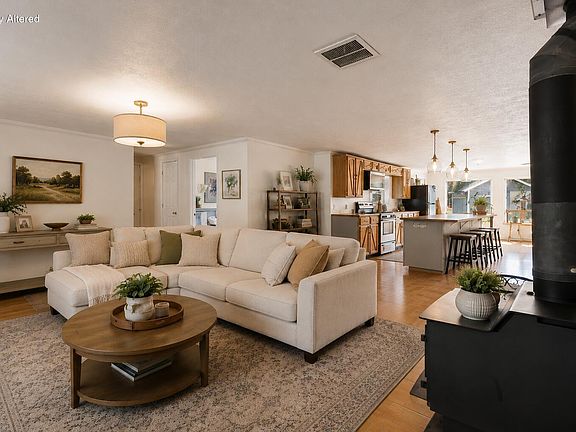 2nd image of 15931 Mount View Ln