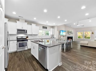 208 Paradise Hills Cir, Mooresville, NC 28115