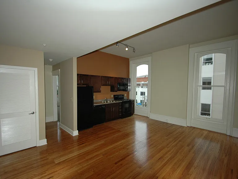 566 S 4th St — Photo 21