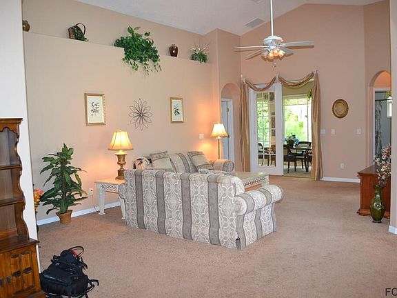 2nd image of 825 Crestwood Dr