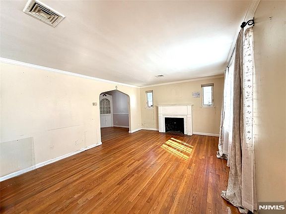 3rd image of 37-27 Hale Pl